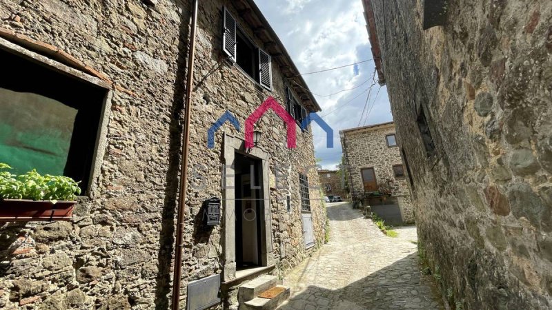Half-vrijstaande woning in Bagni di Lucca