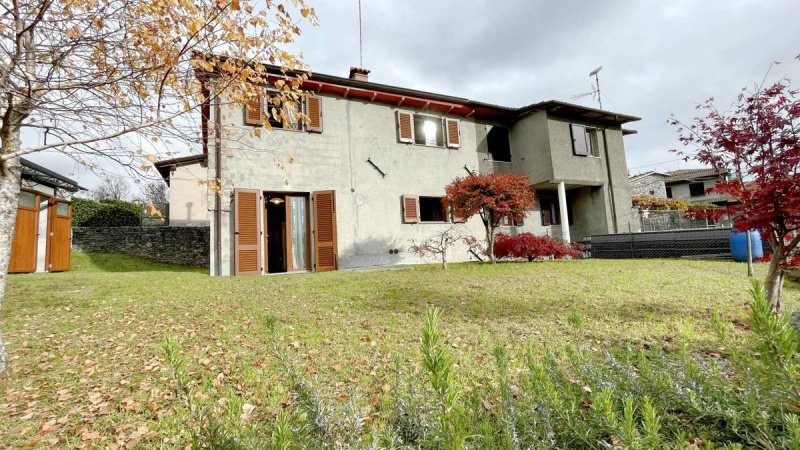 Casa geminada em Castelnuovo di Garfagnana