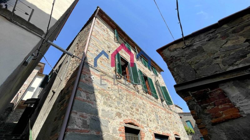 Casa geminada em Villa Basilica