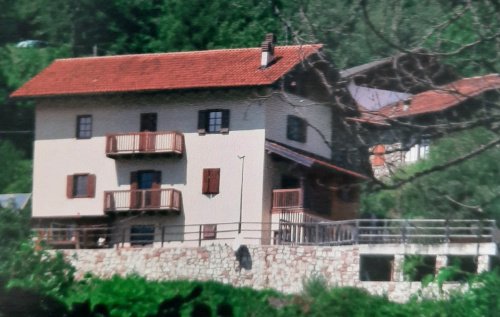 Oud boerderijtype in de alpen in Borgo Valsugana