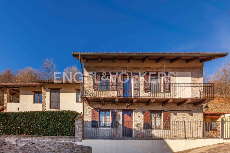 Einfamilienhaus in Cerretto Langhe