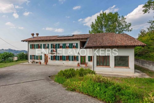 Einfamilienhaus in Neive