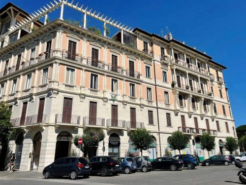 Kommersiell byggnad i Rom