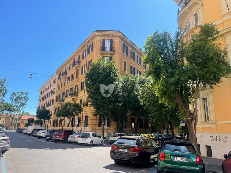 Zakelijk onroerend goed in Roma
