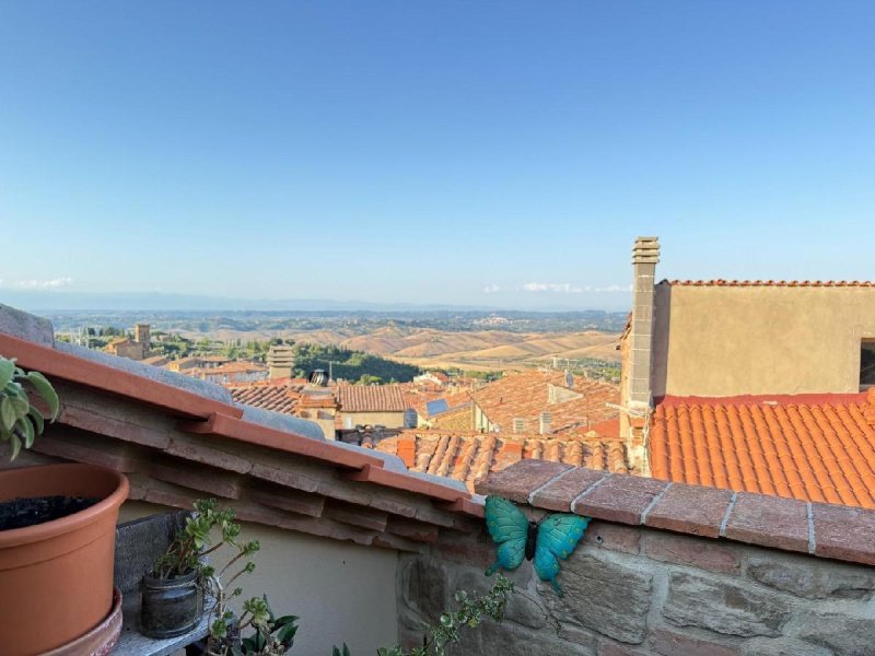 Top-to-bottom house in Chianni