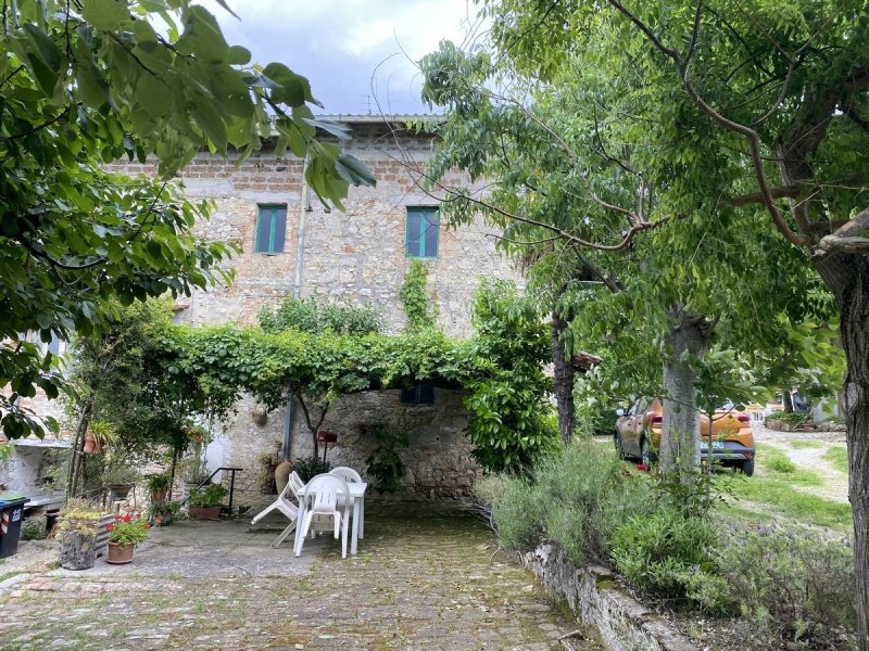 Casa geminada em Narni