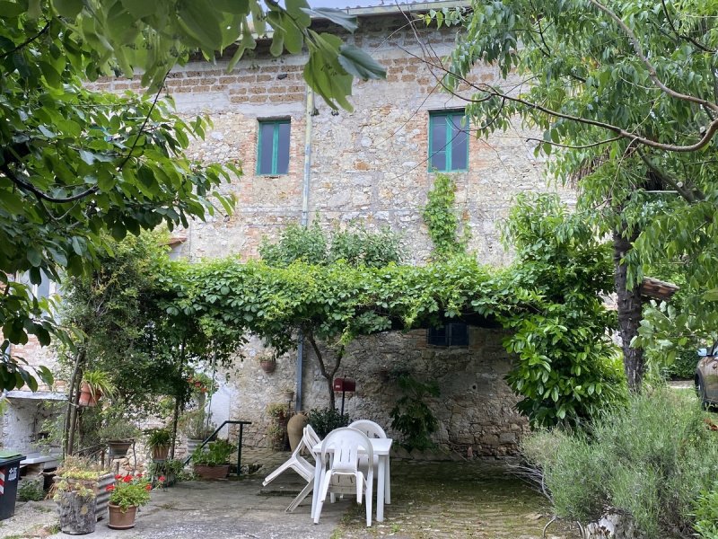 Casa geminada em Narni
