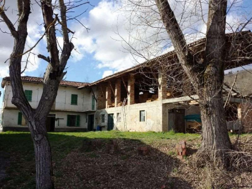 Klein huisje op het platteland in Castellino Tanaro
