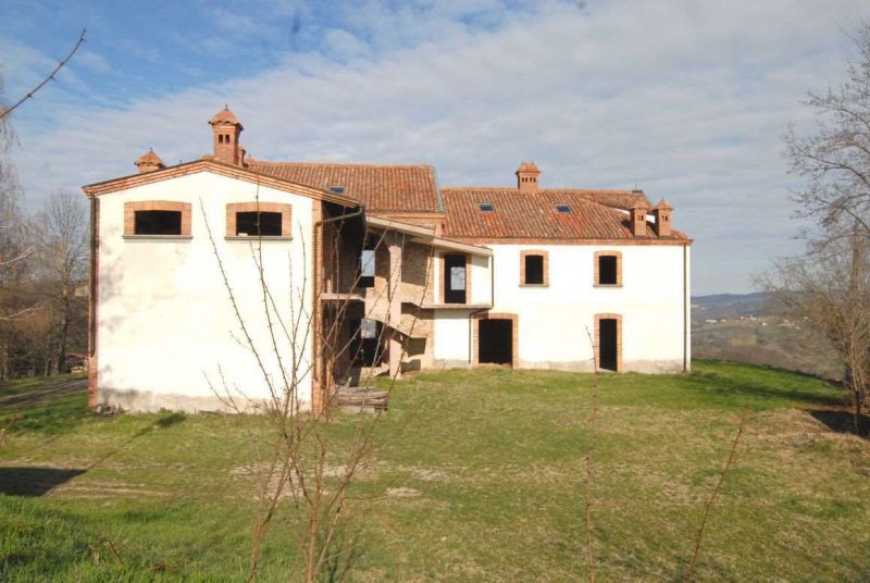 Farmhouse in Mombasiglio