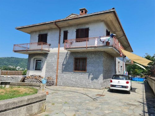Villa in Lesegno