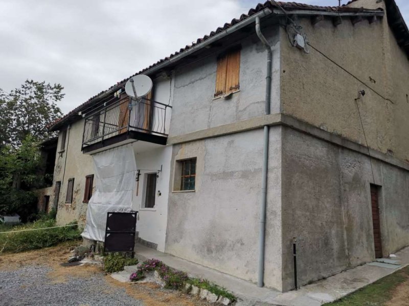 Half-vrijstaande woning in Roccavignale
