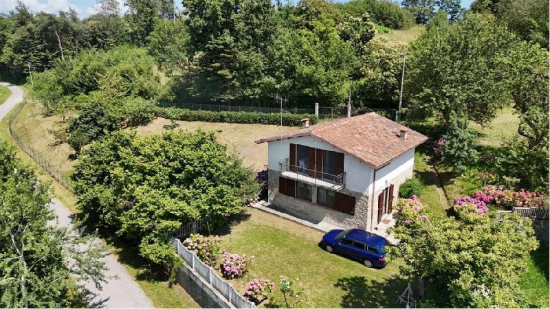 Detached house in Sale delle Langhe