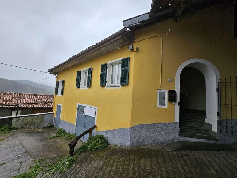 Half-vrijstaande woning in Perlo