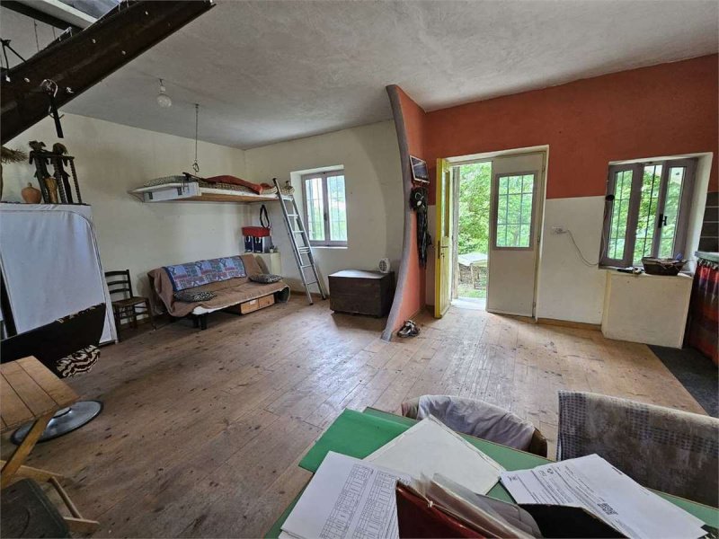 Casa independente em Mombarcaro