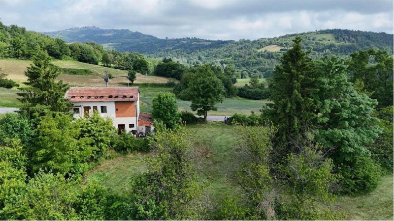 Casa independente em Mombarcaro