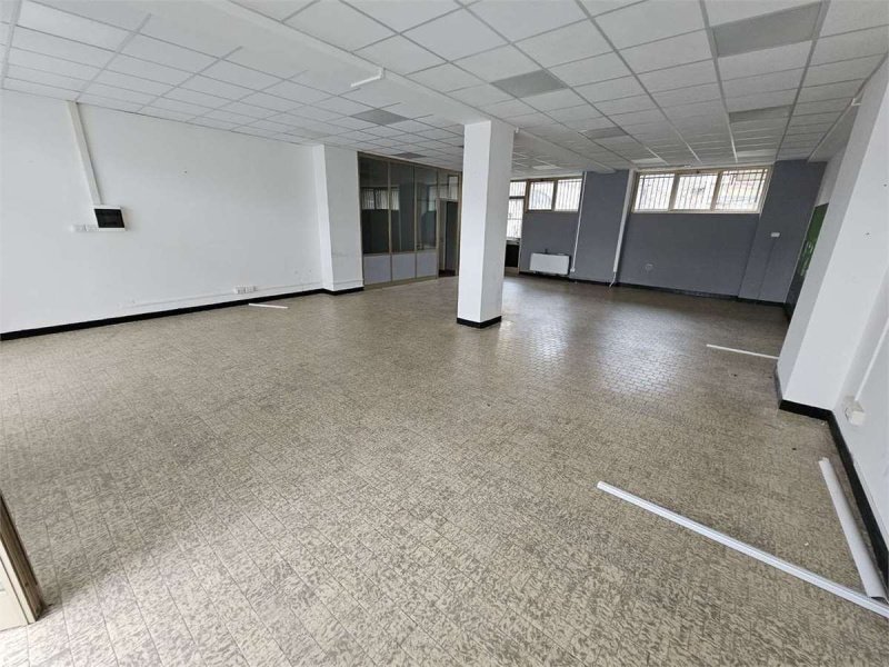 Kommersiell byggnad i Ceva