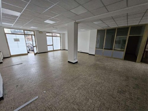 Kommersiell byggnad i Ceva