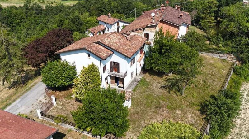 Maison jumelée à Sale delle Langhe