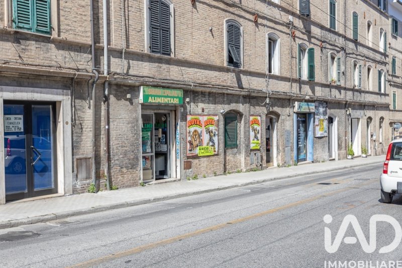 Kommersiell byggnad i Ancona