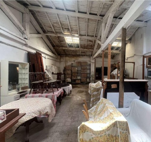 Edifício comercial em Livorno