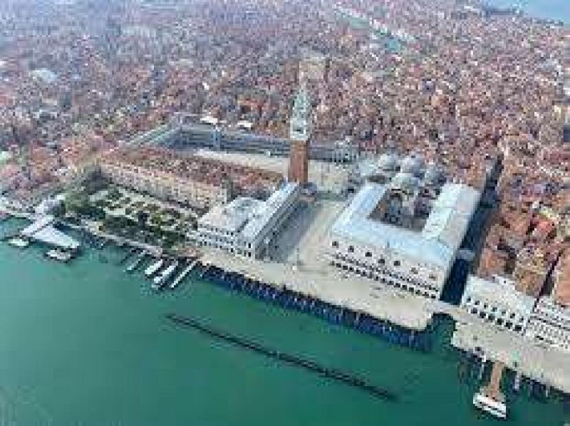 Inmueble comercial en Venecia