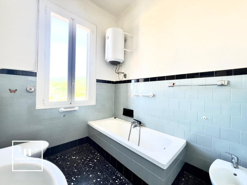 Half-vrijstaande woning in Sanremo