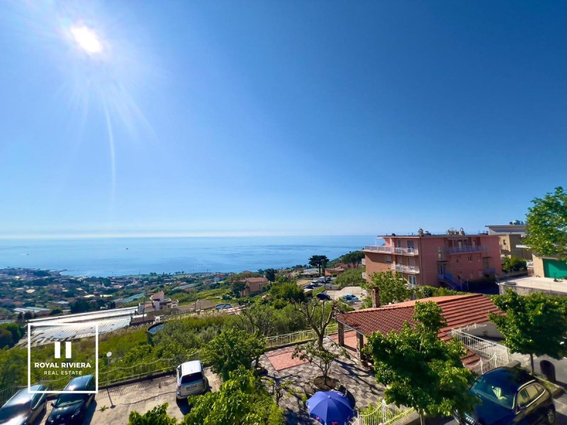 Half-vrijstaande woning in Sanremo