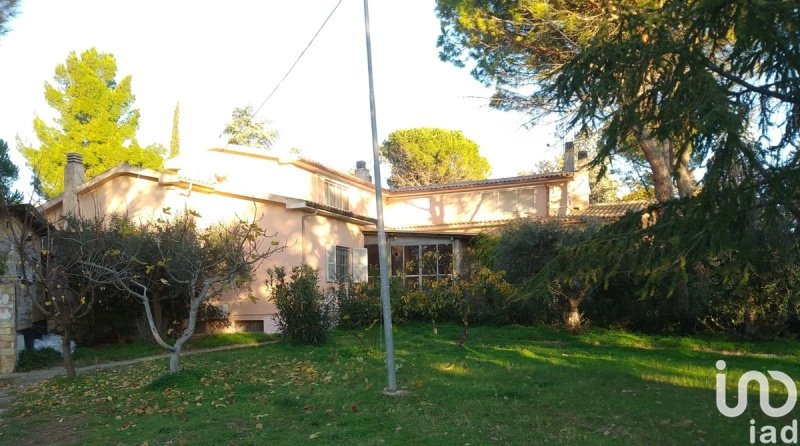 奇维塔诺瓦-马尔凯别墅