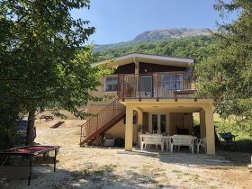 Maison individuelle à Serravalle di Chienti