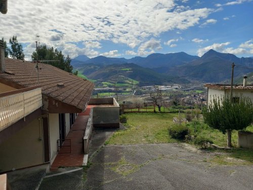 Top-to-bottom house in Serra San Quirico