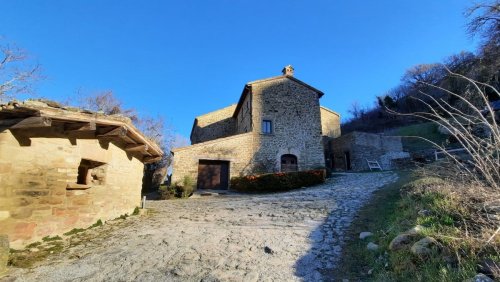 Farmhouse in Pietrarubbia