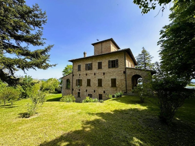 Historiskt hus i Urbino