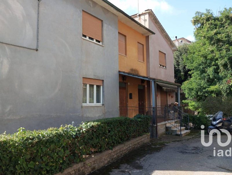 Half-vrijstaande woning in Acquapendente