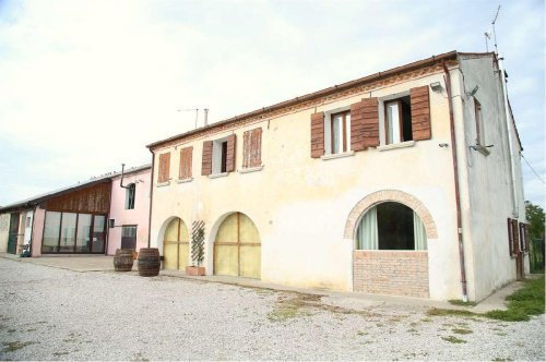 Klein huisje op het platteland in Ceggia