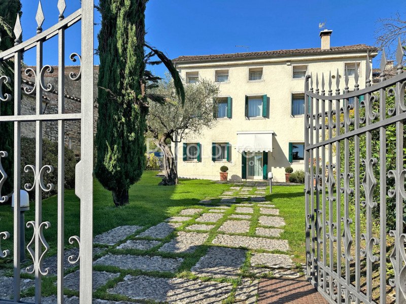 Вилла в Азоло