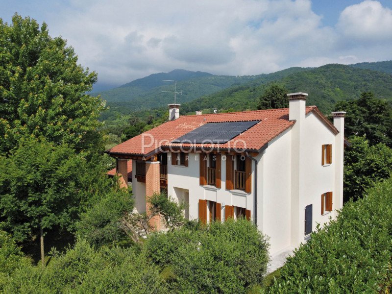 Villa à Cavaso del Tomba