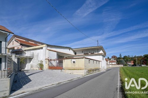Edifício comercial em San Carlo Canavese