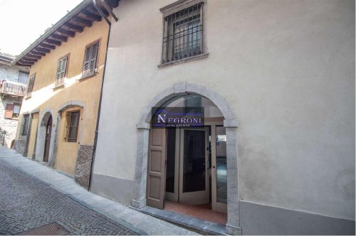 Edifício comercial em Gromo