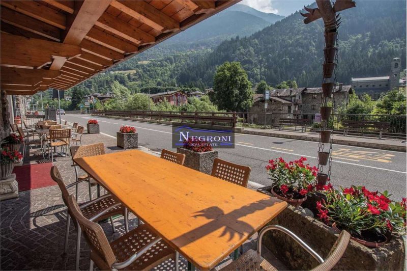 Kommersiell byggnad i Gandellino