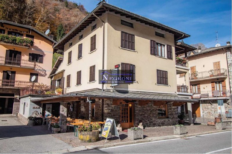 Kommersiell byggnad i Gandellino