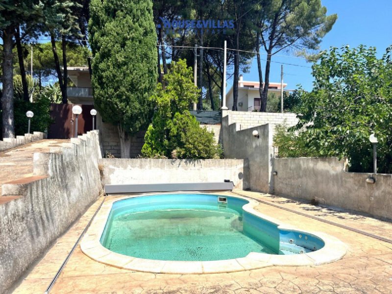 Вилла в Авола