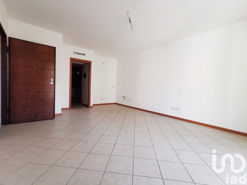 托斯科拉诺-马德尔诺公寓