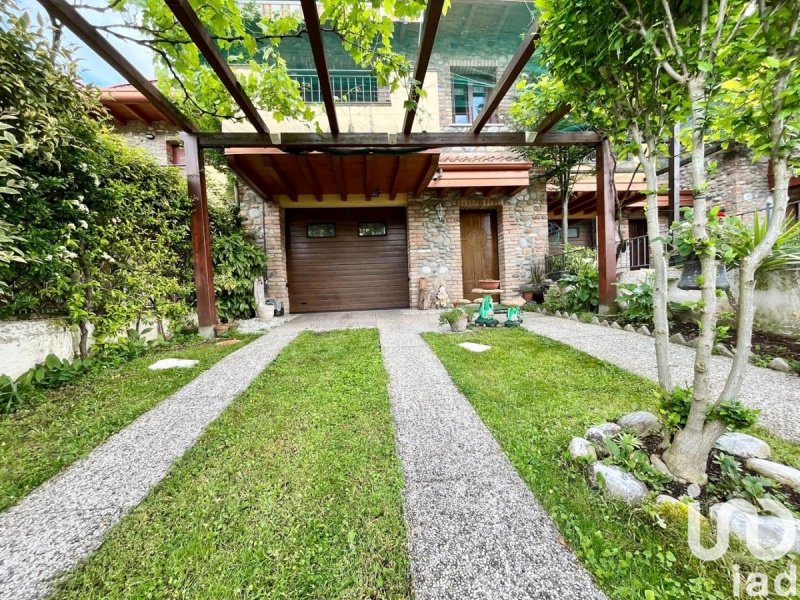Villa in Gavardo