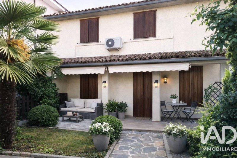 Villa en Cergnago