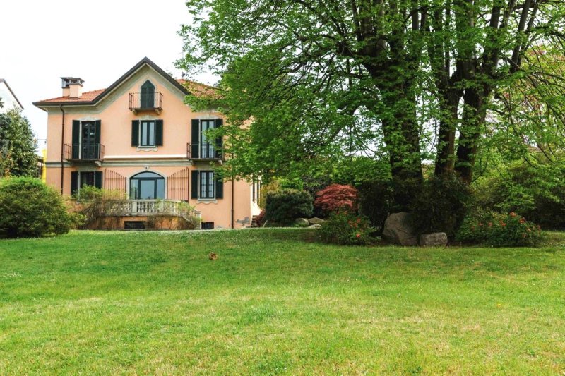 Villa in Sesto Calende