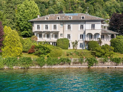 Villa a Omegna