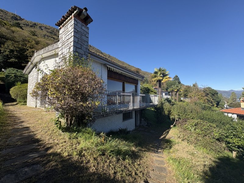 Semi-detached house in Ghiffa