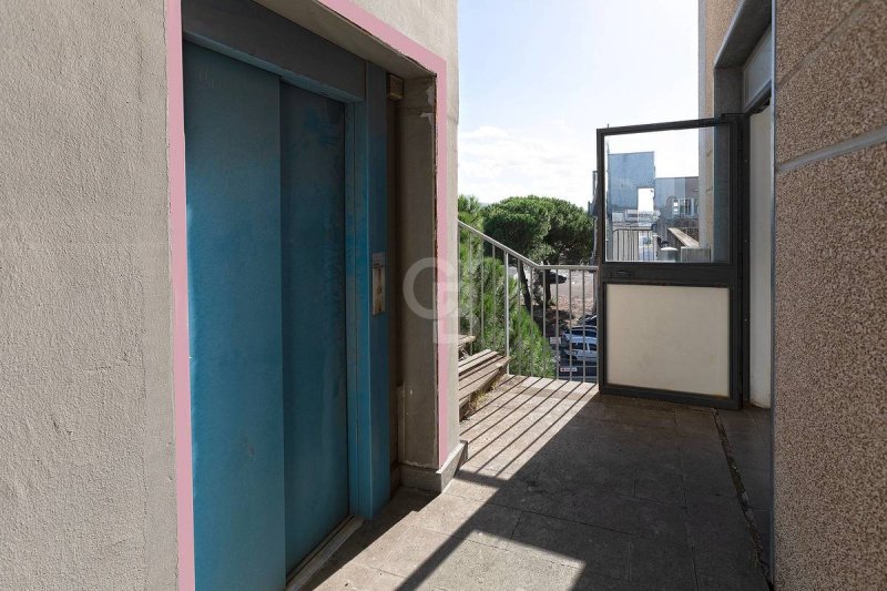 Kommersiell byggnad i Viterbo