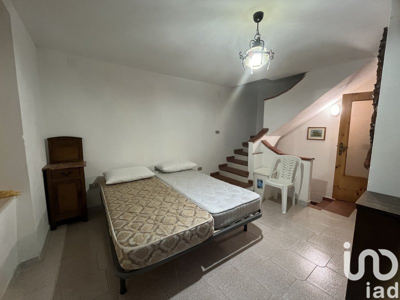 Detached house in Longobardi