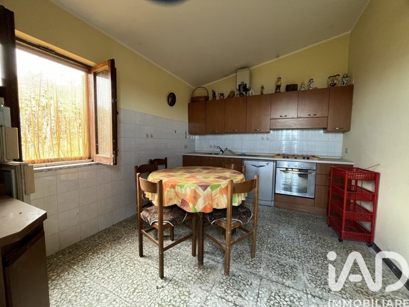 Detached house in Longobardi